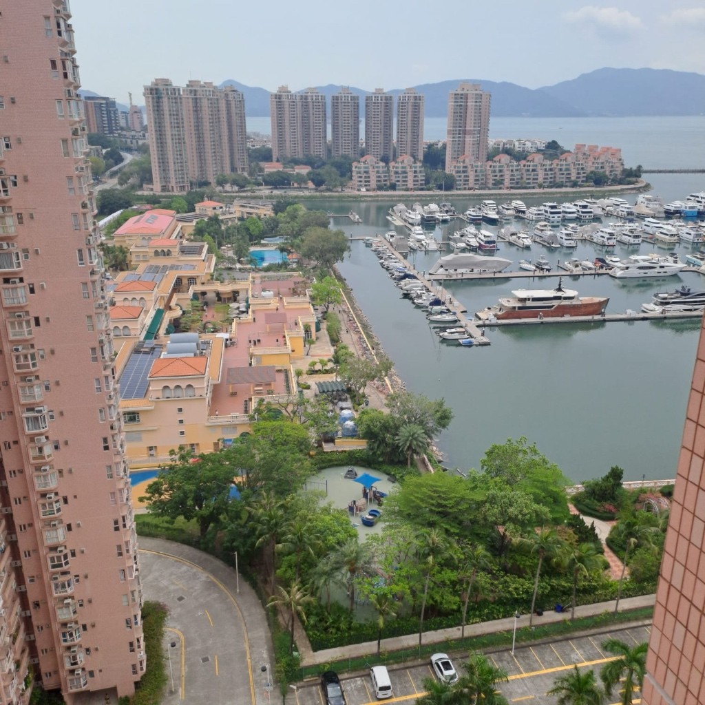 Looking for a Flat mate - Tuen Mun - Bedroom - Homates Hong Kong