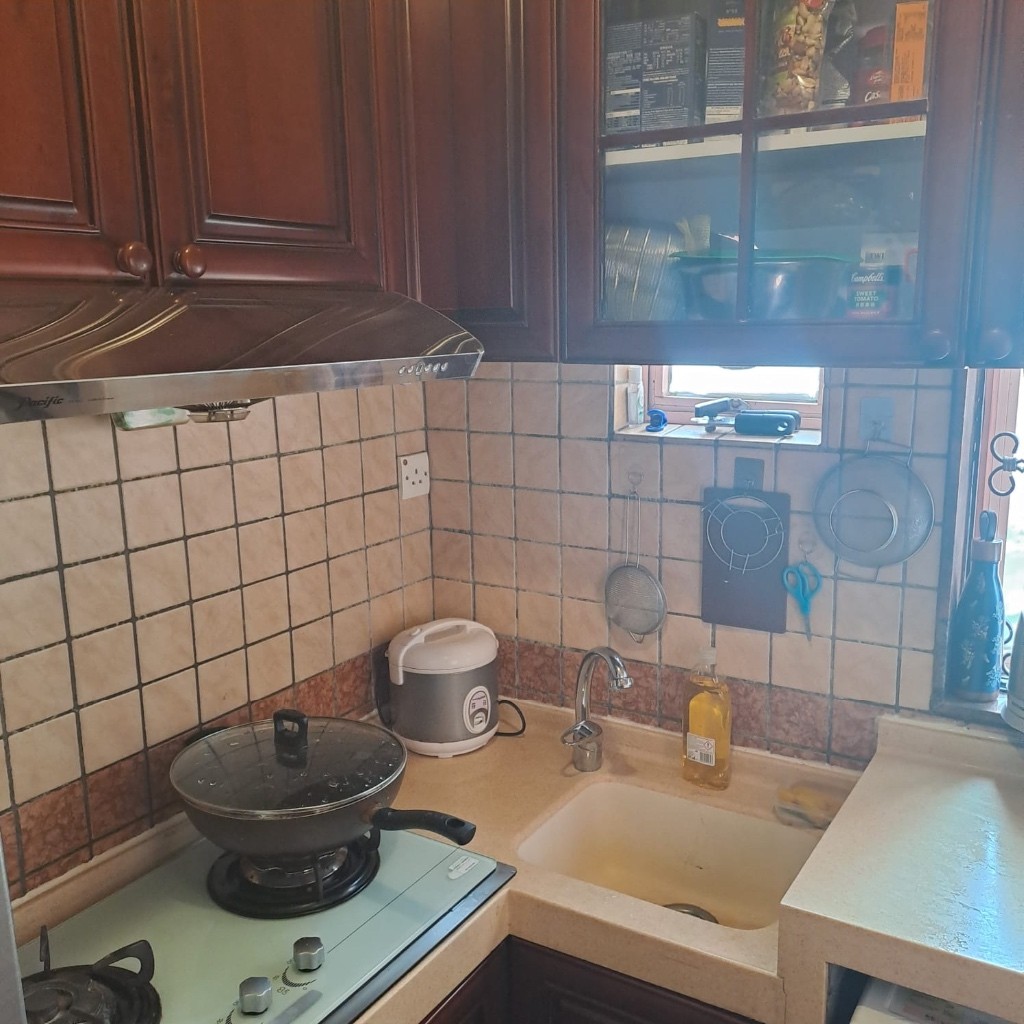 Looking for a Flat mate - Tuen Mun - Bedroom - Homates Hong Kong