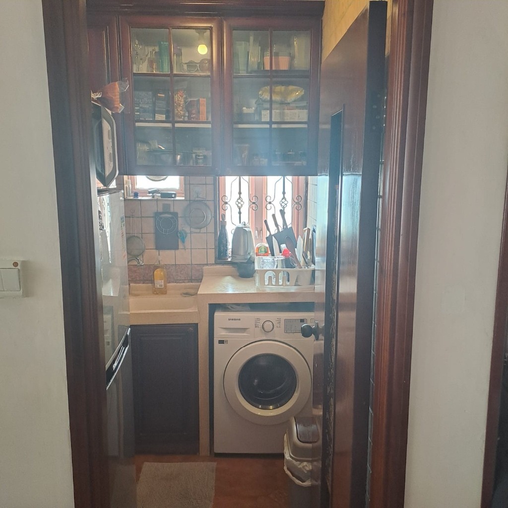 Looking for a Flat mate - Tuen Mun - Bedroom - Homates Hong Kong