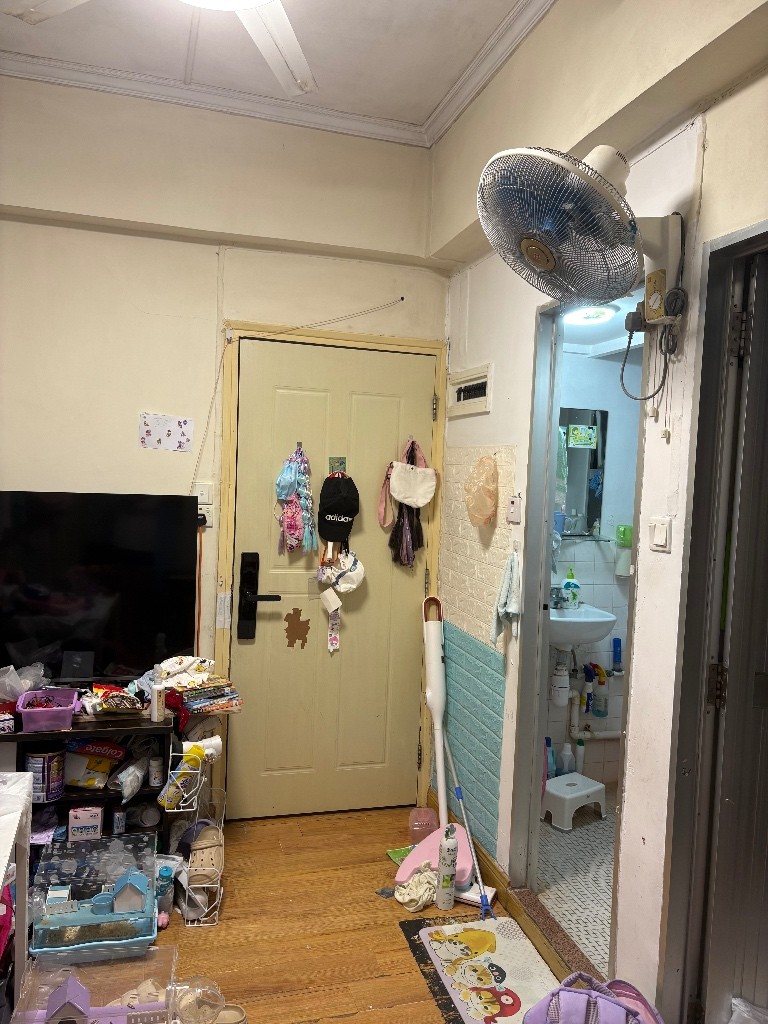 觀塘南安大樓 巿中心唐樓(高層沒電梯) 交通便利 間隔四正 廳大房大 - 觀塘/秀茂坪 - 住宅 (整間出租) - Homates 香港
