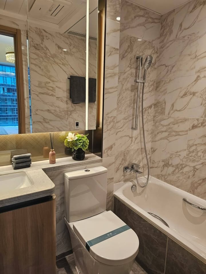 面積：約831呎｜兩房一廳  間隔實用，方正易擺  高層開揚景觀，採光極佳  全屋靚裝修，即搬即住  設冷氣、雪櫃、洗衣機等電器  🚆 交通便利：  直通錦上路站，15分鐘直達尖沙咀  鄰近元朗市中心，生活購物方便 - 元朗 - 住宅 (整間出租) - Homates 香港