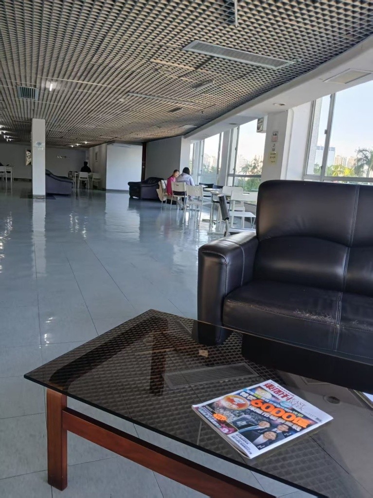 Master bedroom with ensuite bathroom, with basic furniture, high rise with sea view - 屯门 - 住宅 (整间出租) - Homates 香港