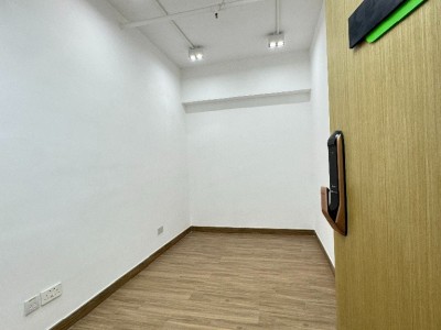 香港 -  - 九龍觀塘鴻圖道 55 號幸運工業大廈 9 樓 F 座    观塘地铁站A2出口