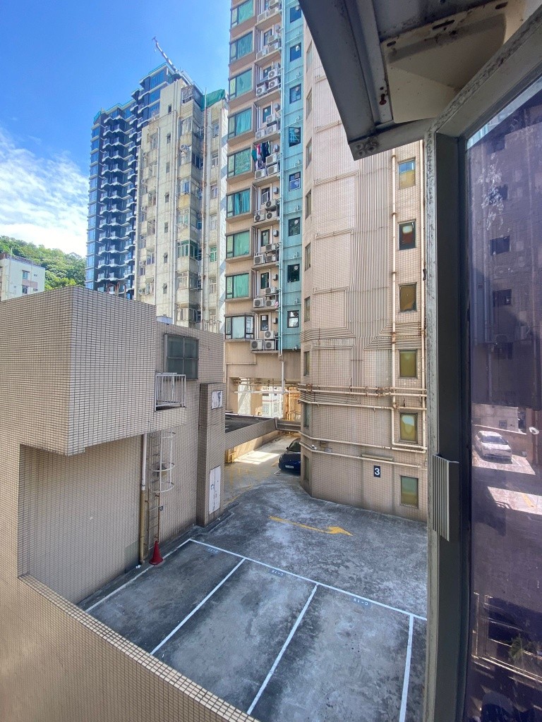 female coliving space located at Sham Shui Po Kowloon B018C - 深水埗 - 房间 (合租／分租) - Homates 香港