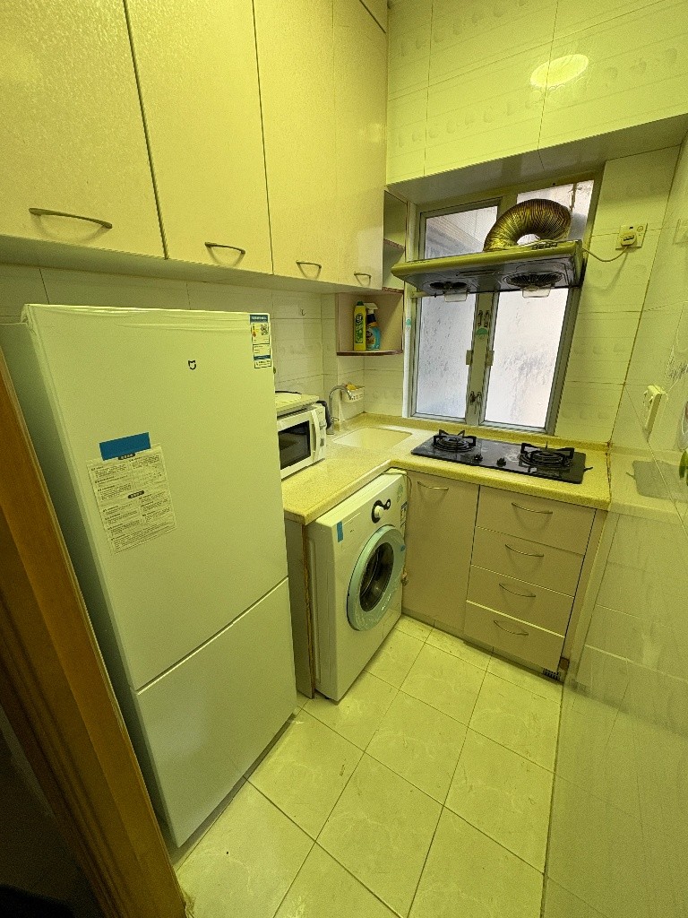 female coliving space located at Sham Shui Po Kowloon B018C - 深水埗 - 房间 (合租／分租) - Homates 香港