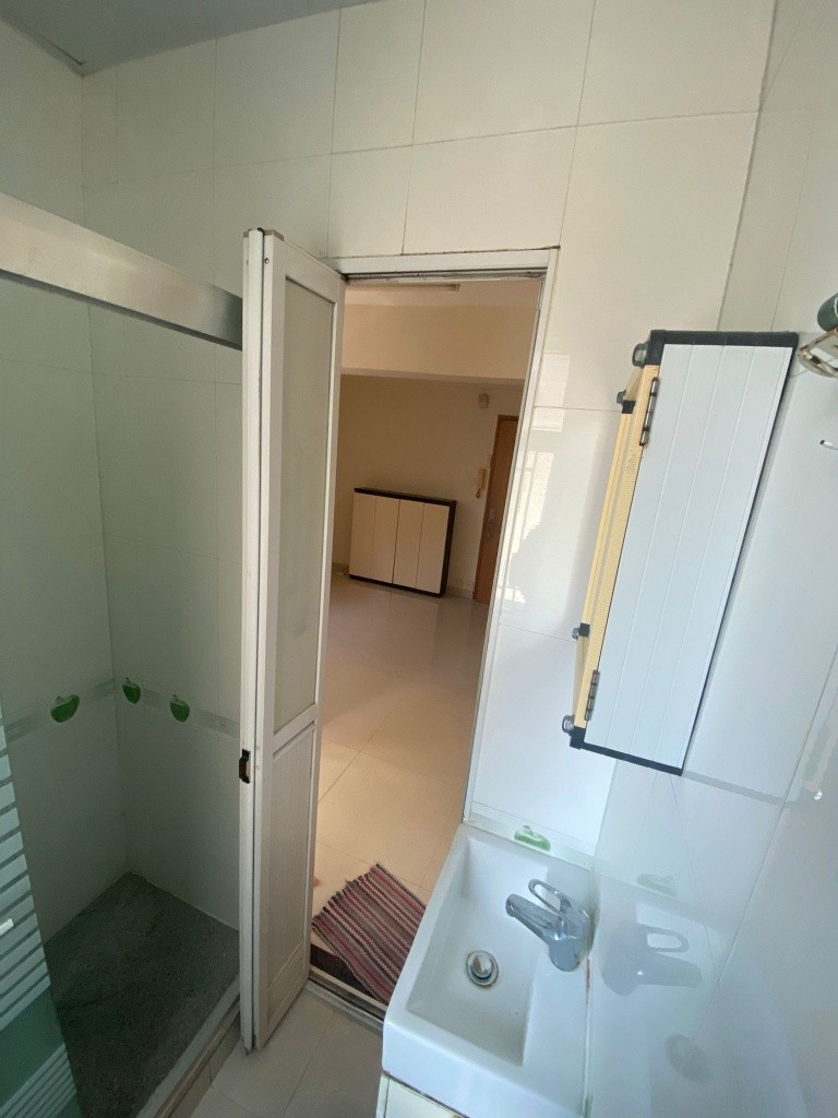 female coliving space located at Sham Shui Po Kowloon B018C - 深水埗 - 房间 (合租／分租) - Homates 香港