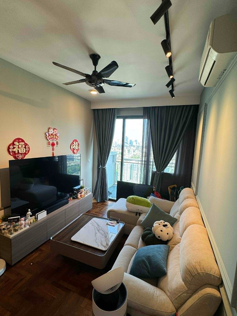 Middle Room for Rent — Fully Furnished 3R2B Condo (876 sq ft), Old Klang Road -  - 房间 (合租／分租) - Homates 马来西亚