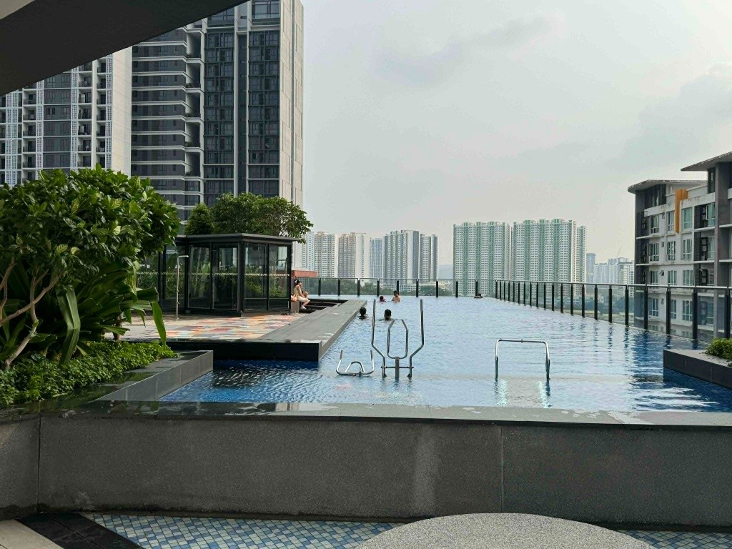 Middle Room for Rent — Fully Furnished 3R2B Condo (876 sq ft), Old Klang Road -  - 房间 (合租／分租) - Homates 马来西亚