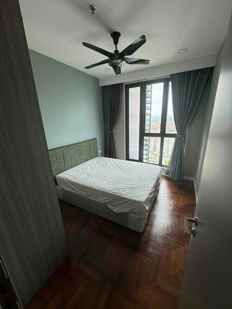 Middle Room for Rent — Fully Furnished 3R2B Condo (876 sq ft), Old Klang Road -  - 房间 (合租／分租) - Homates 马来西亚