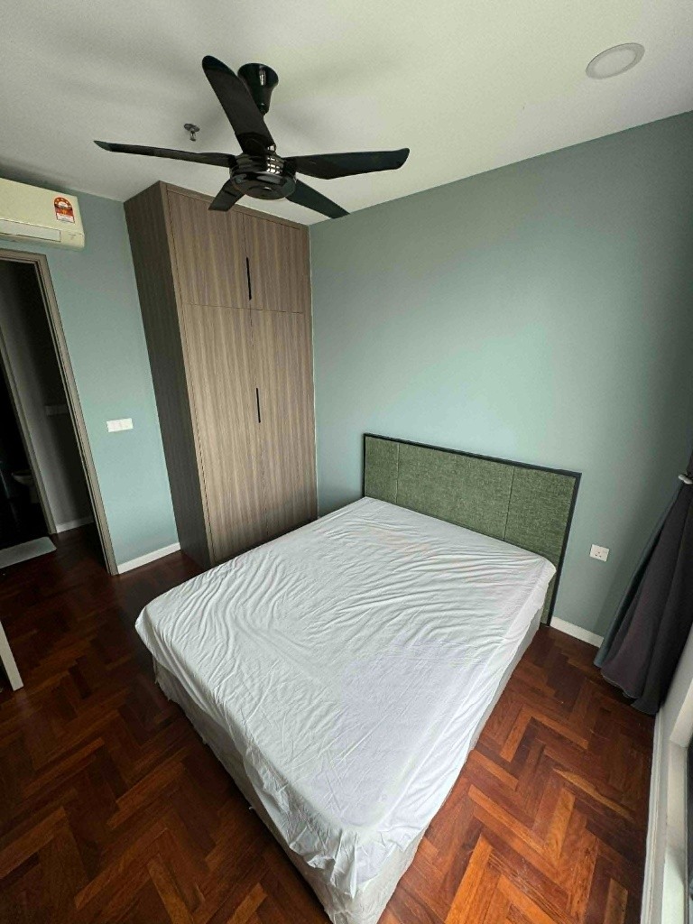 Middle Room for Rent — Fully Furnished 3R2B Condo (876 sq ft), Old Klang Road -  - 房间 (合租／分租) - Homates 马来西亚