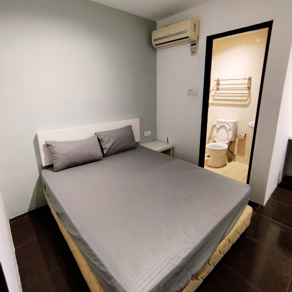 Room At Damansara Perdana Near Entertainment Hub 🪄: Only 4 Min To Damansara Performing Arts Centre (DPAC) 🎭 - Selangor - Bedroom - Homates Malaysia