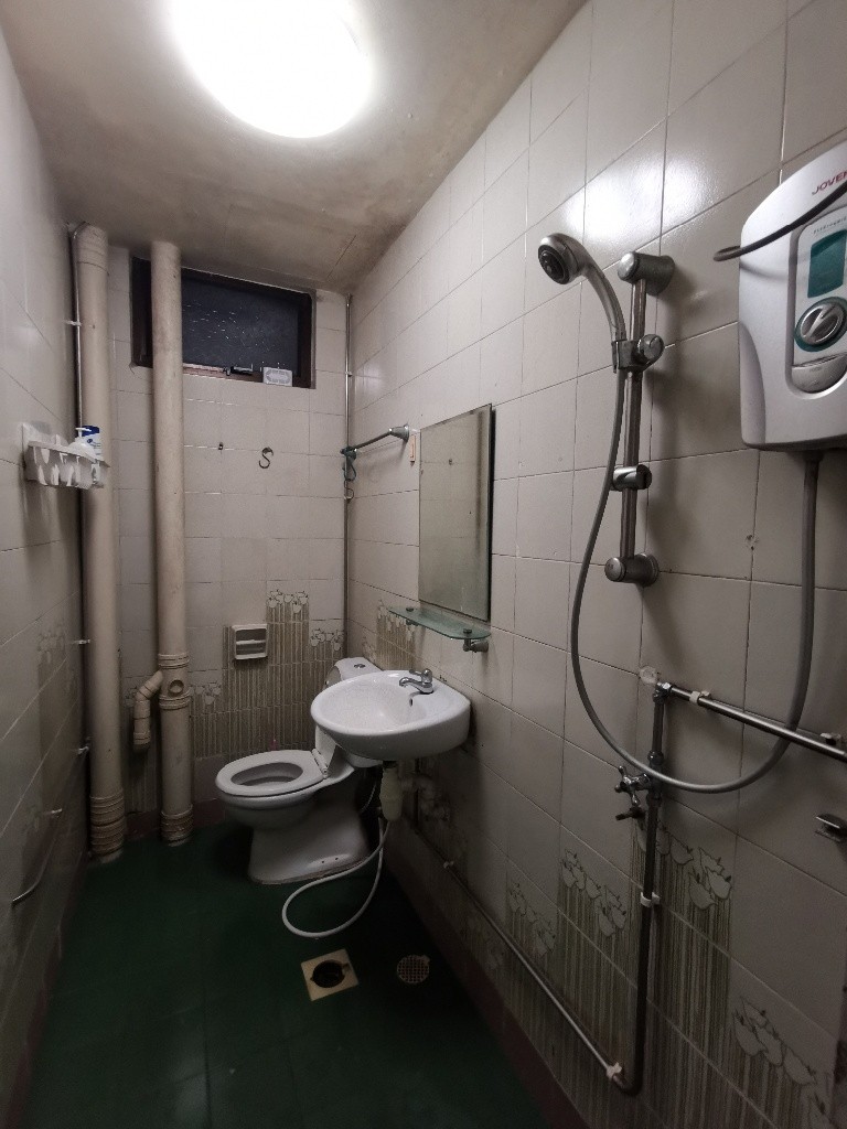 Common Room/1 person stay/No Owner Staying/Fully Furnished /WIFI/2 Shared Bathroom/allowed Light Cooking/ Balestier / Toa Payoh/Novena MRT /Available Immediate - Toa Payoh 大巴窯 - 分租房間 - Homates 新加坡