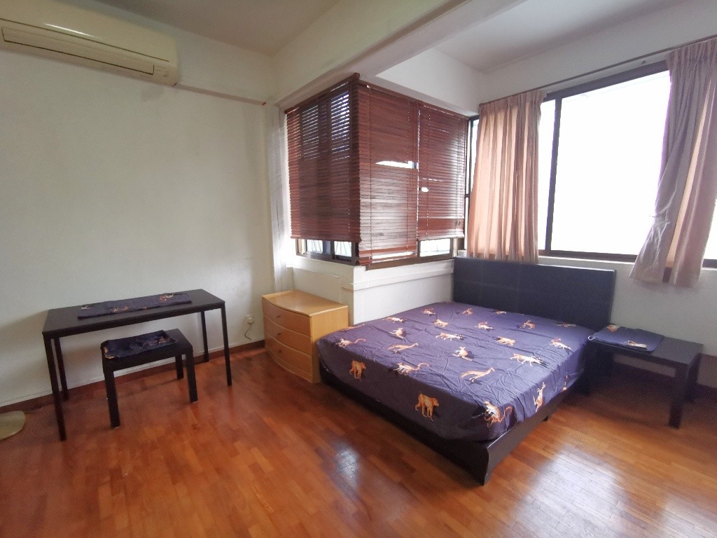 Near Balestier / Toa Payoh and Novena MRT/ Huge Window Queen Room / Available 4 Dec - Novena 诺维娜 - 分租房间 - Homates 新加坡