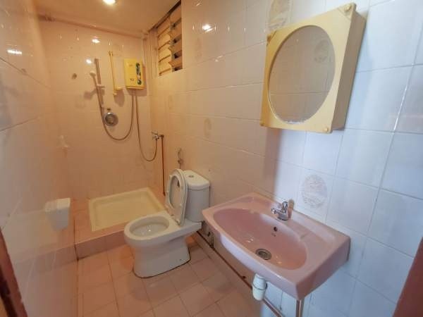 Room For Rent - Textile Centre RM4 - Bugis - Flat - Homates Singapore
