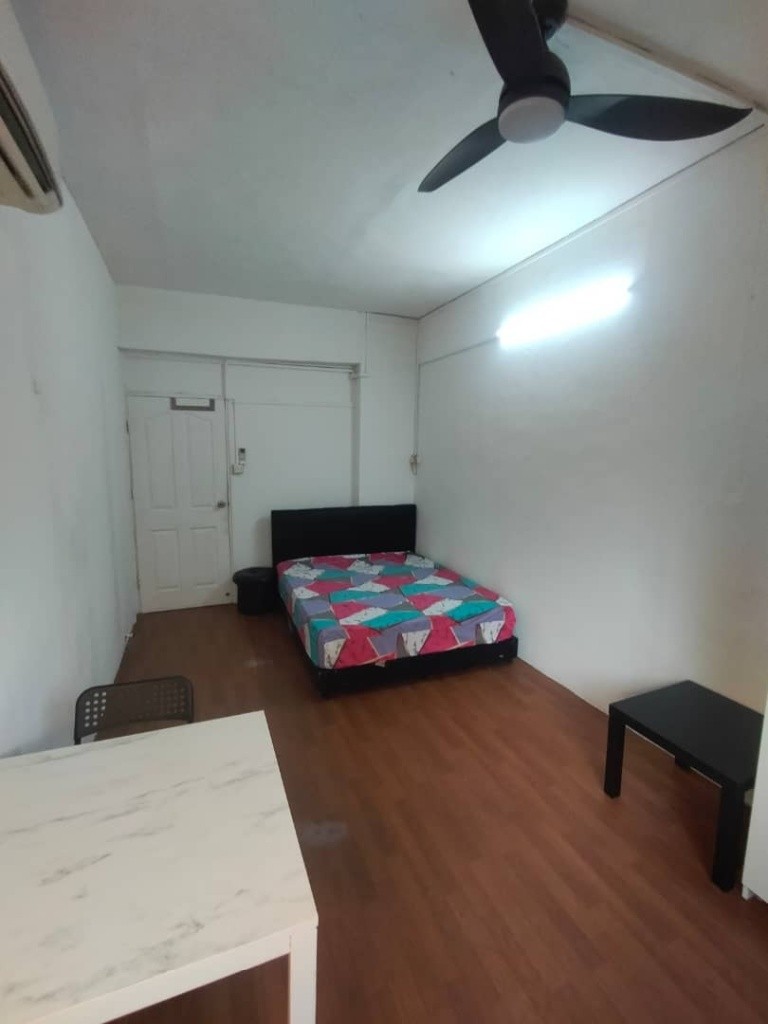 Room for Rent / Tiong Bahru MRT / Common Room / 1 Pax Stay / Available Immediate / RM1 - Tiong Bahru 中嗒鲁 - 整个住家 - Homates 新加坡