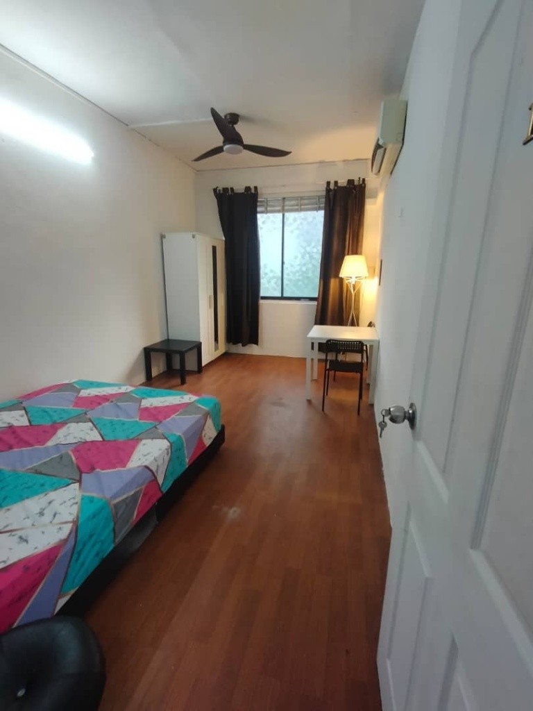 Room for Rent / Tiong Bahru MRT / Common Room / 1 Pax Stay / Available Immediate / RM1 - Tiong Bahru 中嗒鲁 - 整个住家 - Homates 新加坡