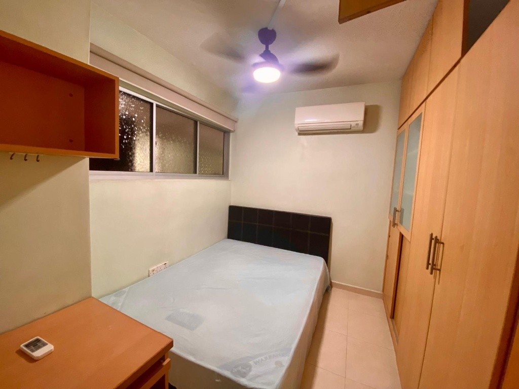 Available Immedidate - Common Room/ fully furnished room with bed/wardrobe/celling fan and air-con/no Owner Stay/No Agent Fee/ Light Cooking allowed/Near Clementi MRT/Dover MRT - Bukit Timah - Bedroom - Homates Singapore