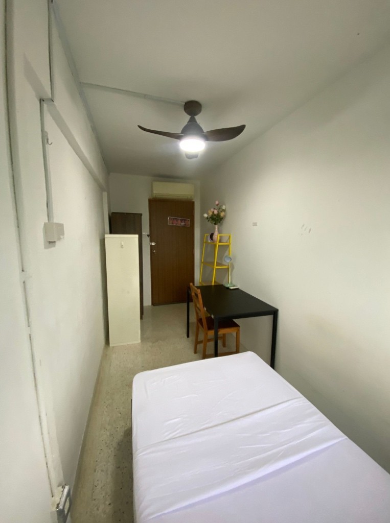 Available﻿ Immediate- Common Room/Include Utilities/Wifi/Aircon/No Agent Fee/Light Cooking Allowed/Washing Machine - Outram - Bedroom - Homates Singapore