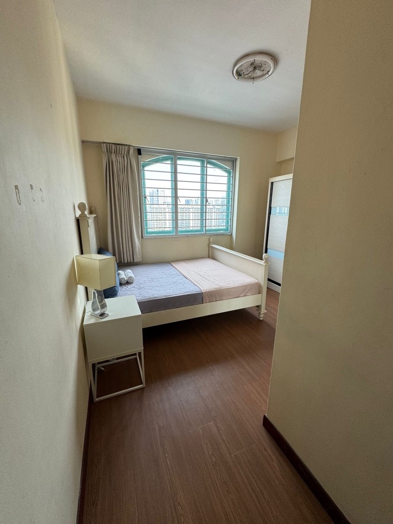 Available﻿ Immediately - Master Room/Include Utilities/Wifi/Aircon/No Agent Fee/Light Cooking Allowed/Washing Machine - Toa Payoh - Bedroom - Homates Singapore
