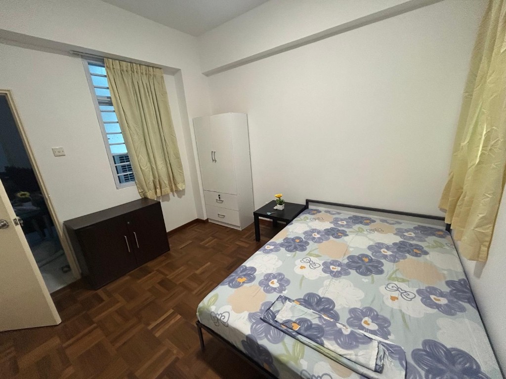 Available Immediately - Common Room/Include Utilities/Wifi/Aircon/No Agent Fee/Light Cooking Allowed/Washing Machine - Toa Payoh 大巴窑 - 分租房间 - Homates 新加坡