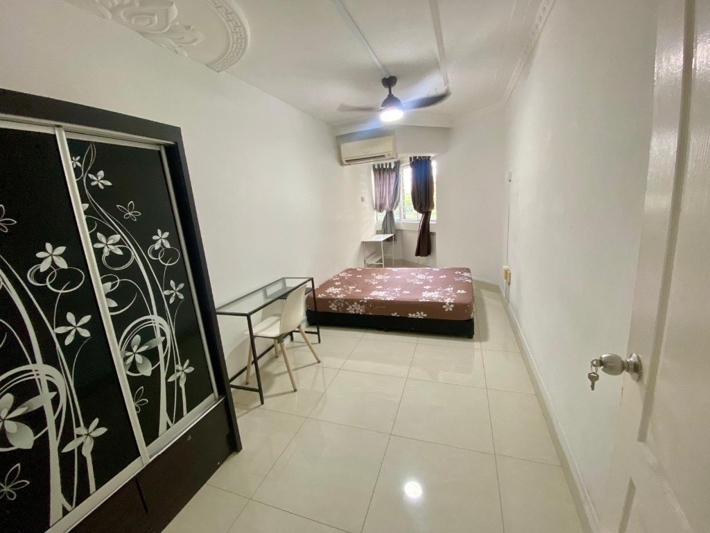Room for rent /Clementi Park / Jurong / Common room / 1pax stay / Available July 30 - Clementi - Flat - Homates Singapore