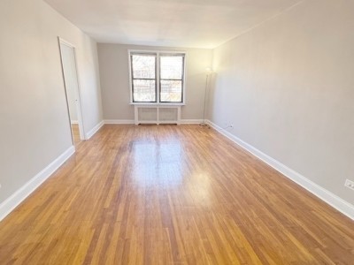 纽约皇后区Elmhurst地铁附近公寓楼两室一厅$2600/月 - 89-00 55th Ave,Queens,NY 11373