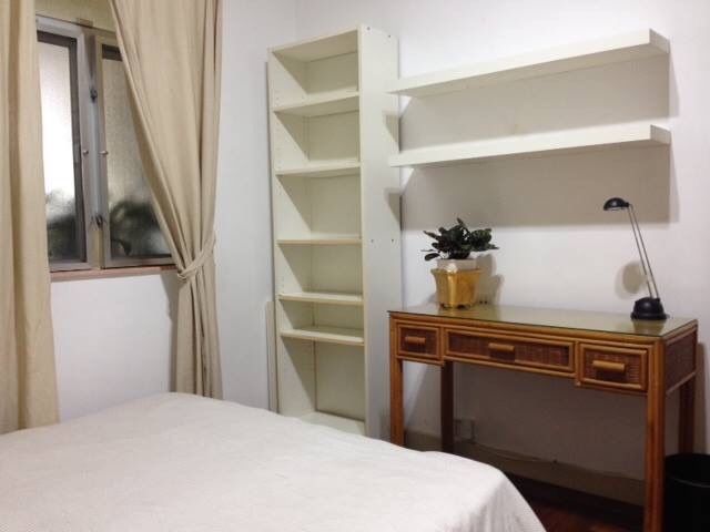 Very large spacious bedroom in 2000sf flat share apt, available fm Jan 2018 - 北角 - 房間 (合租／分租) - Homates 香港