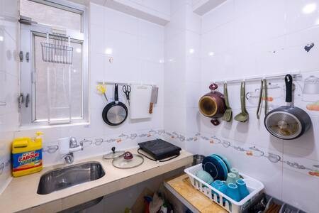 Share flat! 2 mins MTR Walkup building Centre Sheung Wan, 2BR - 上環/中環 - 住宅 (整間出租) - Homates 香港