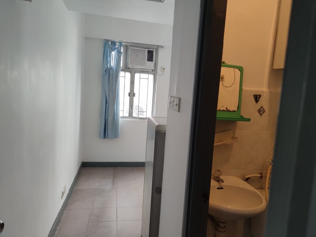 湾仔保和大廈套房連獨立洗手廁所出租Wanchai Po Wo Building suite with toilet and separate toilet for rent - Wan Chai - Flat - Homates Hong Kong