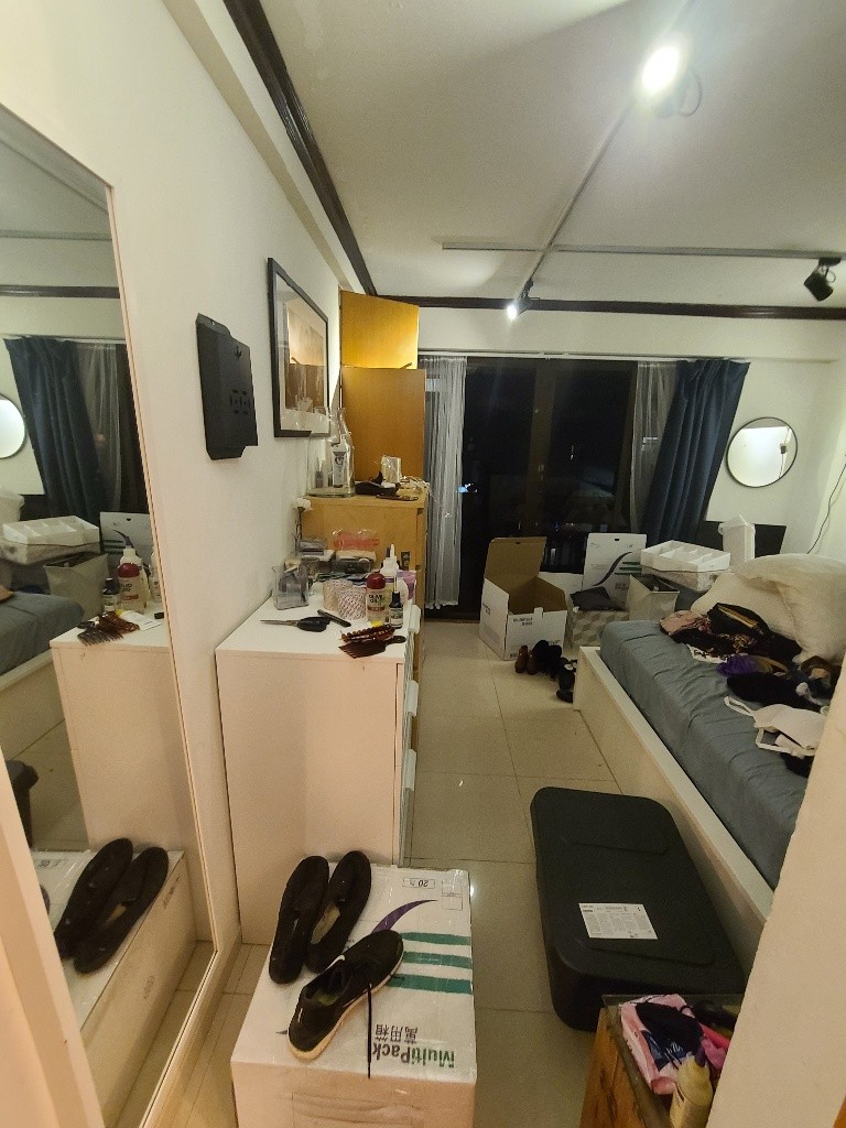 Lamma Main Street Flat with personal balcony &amp; personal shower room &amp; roof top - 南丫島 - 房間 (合租／分租) - Homates 香港