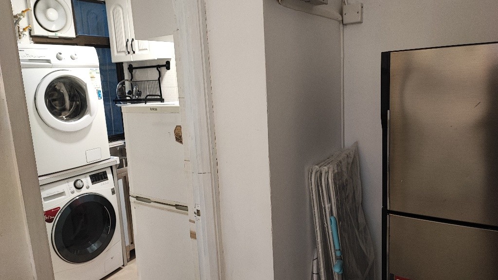 New refurbished shared apartment. 1 mins walk from  Prince Edward staton Exit A. Move in with your suitcase. - Prince Edward - Bedroom - Homates Hong Kong