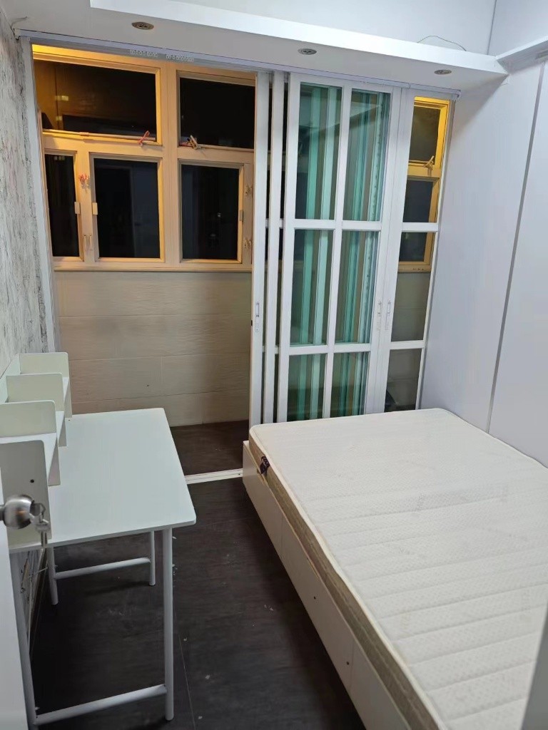 Prince Edward Coliving Space for rent英來大廈 (共居空間)出租 share kitchen Toilet - Prince Edward - Bedroom - Homates Hong Kong
