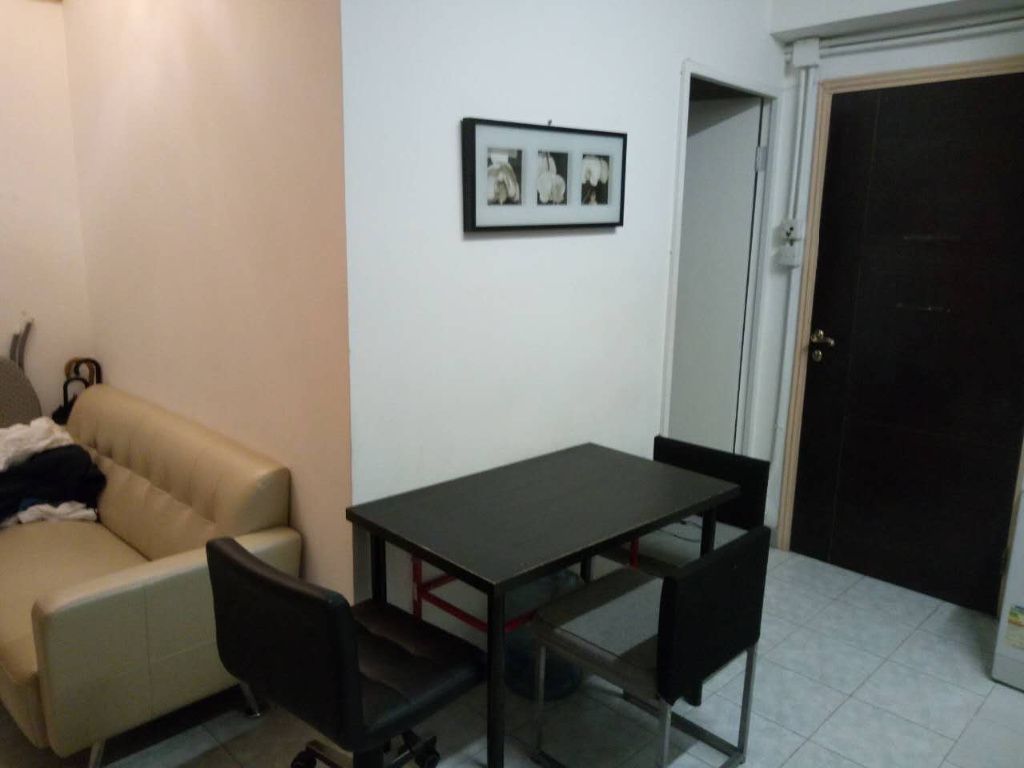 Large furnished room for rent in Wan Chai, only a few minutes away from Wan Chai MTR station - 灣仔 - 房間 (合租／分租) - Homates 香港