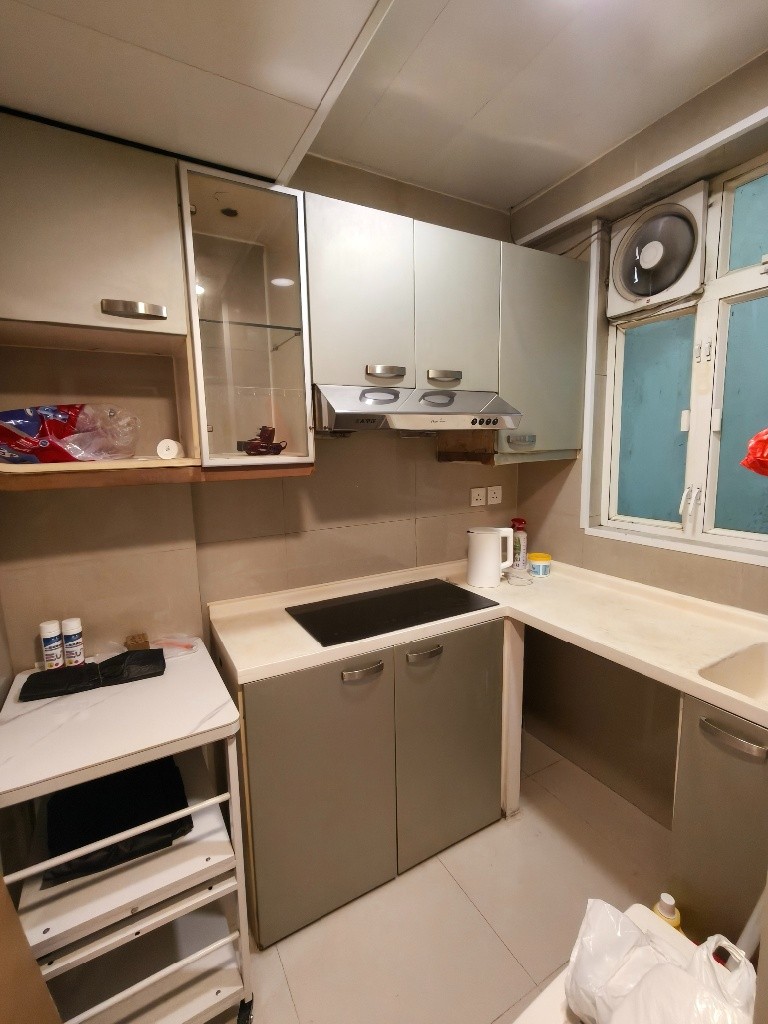 C039 Prince Edward Female Coliving near MTR - Prince Edward - Bedroom - Homates Hong Kong