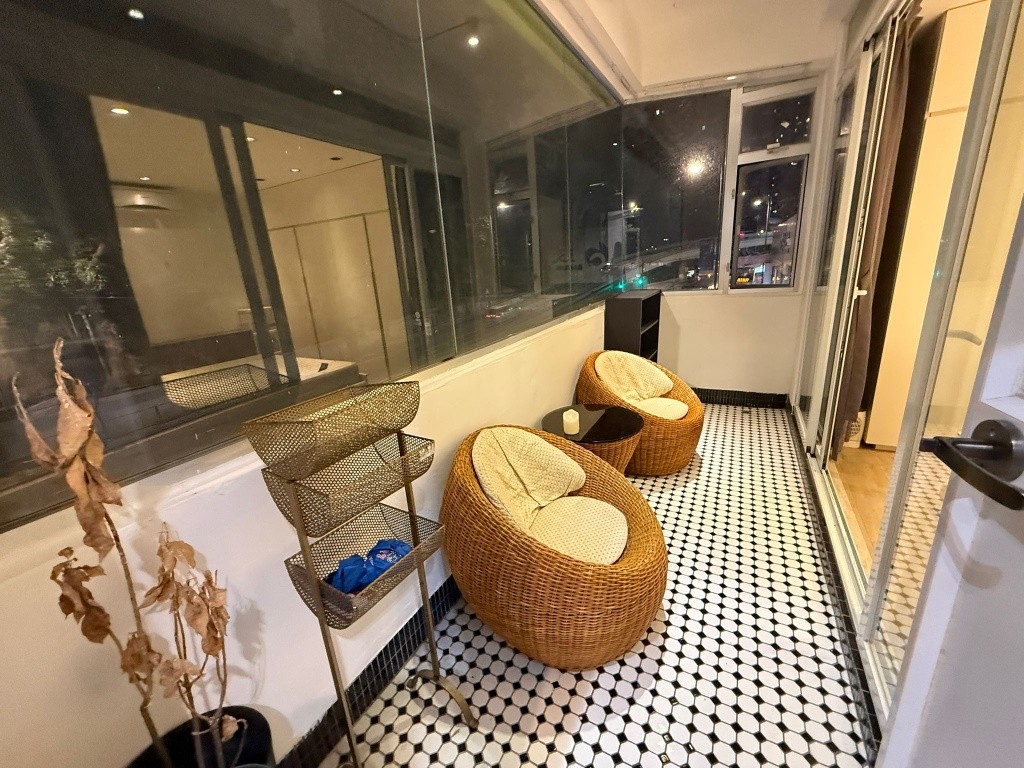 坐享半山扶手梯便利，只需轻松步行10多分钟 - 西半山 - 住宅 (整間出租) - Homates 香港