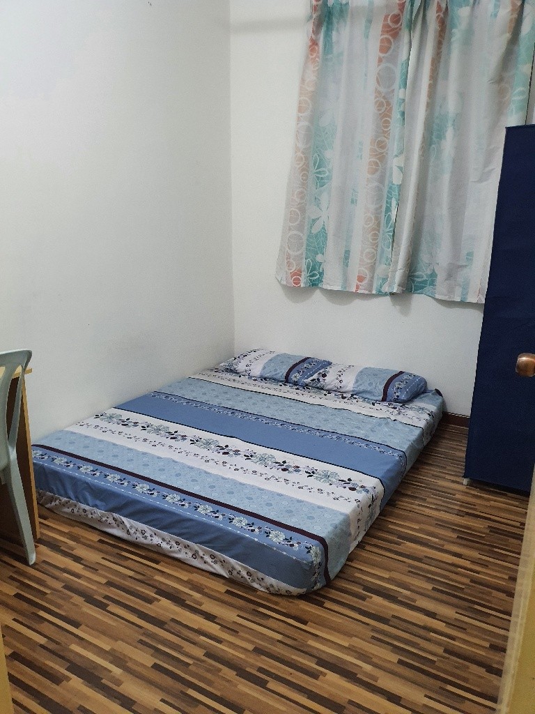 Middle Room at Taman Puchong Indah, Puchong -  - 房间 (合租／分租) - Homates 马来西亚
