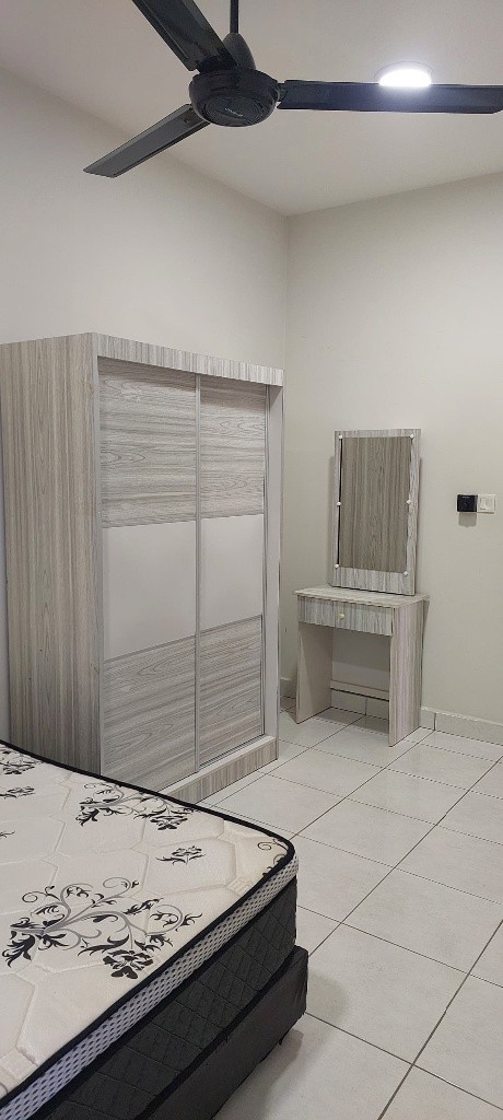 MIDDLE ROOM FOR RENT -  - Bedroom - Homates Malaysia