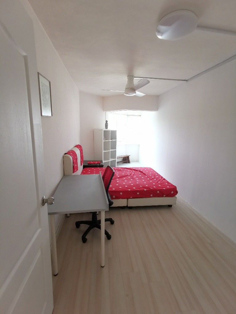 Jurong East MRT / Toh Guan MRT / Chinese Garden MRT/ Common Room / 2 Dec Available / No Agent Fee - Jurong East - Bedroom - Homates Singapore