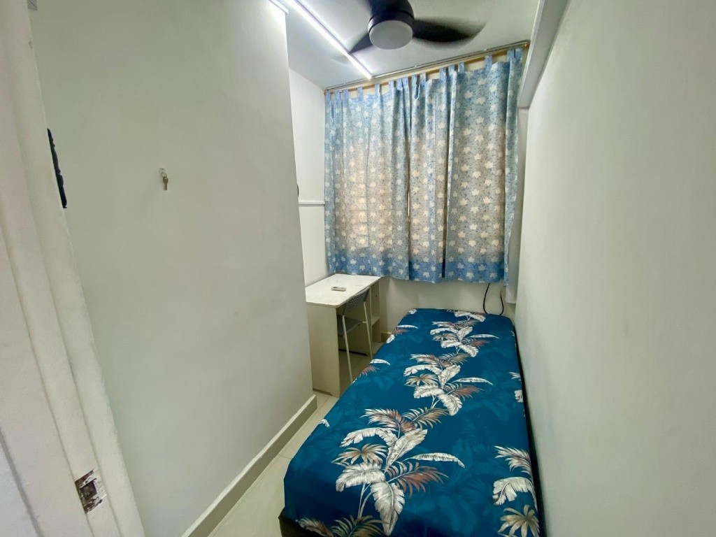 Near Boon Lay/ Jurong East/ Clementi/ Lakeside MRT/ Single Room/ Available Immediate/ No Agent Fee - Jurong East - Bedroom - Homates Singapore