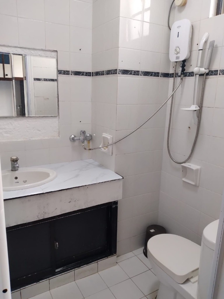 Master Room/Private Bathroom/Wifi/Aircon/No Owner Staying/No Agent Fee/Allowed Cooking - Aljunied 阿裕尼 - 分租房间 - Homates 新加坡