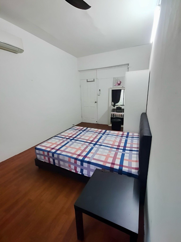 Room for Rent / Tiong Bahru MRT / Common Room / 1 Pax Stay / Available Immediate / RM1 - Tiong Bahru 中嗒鲁 - 整个住家 - Homates 新加坡
