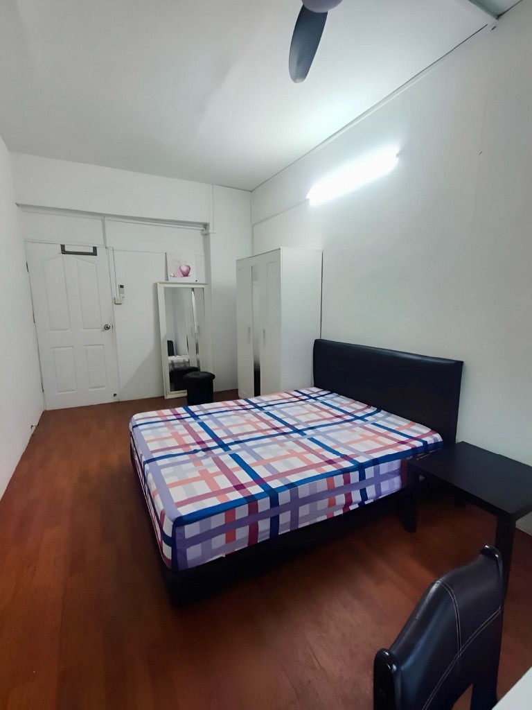 Room for Rent / Tiong Bahru MRT / Common Room / 1 Pax Stay / Available Immediate / RM1 - Tiong Bahru 中嗒鲁 - 整个住家 - Homates 新加坡