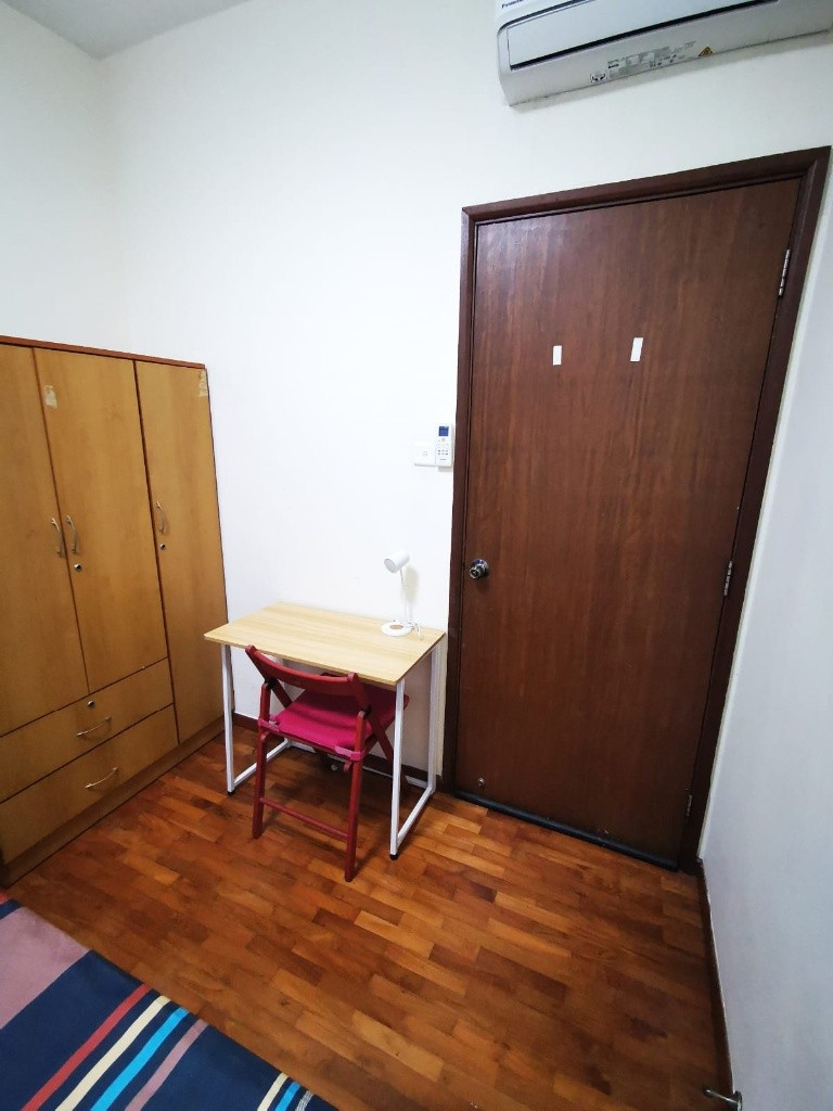 Available Dec 01/Common Room/Near Toa Payoh, Novena MRT/No Owner Staying/Fully Furnished with Bed/Wardrobe/WIFI/Air-con - Toa Payoh - Bedroom - Homates Singapore