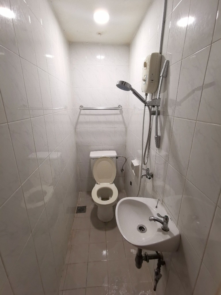 Room for rent / Chinesee Gardern, Jurong West, Boon Lay / Common room / 1pax stay / Available April 29 - Jurong East - Bedroom - Homates Singapore