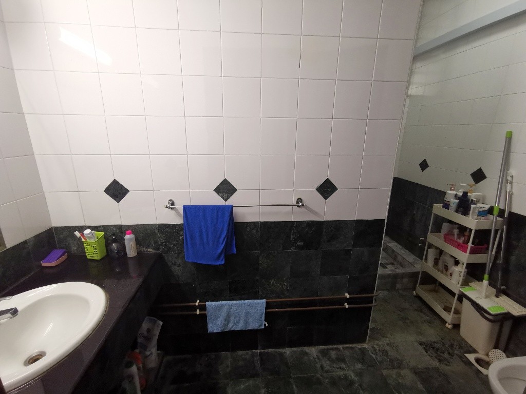 Available﻿ June 2 - Master Room/Include Utilities/Wifi/Aircon/No Agent Fee/Light Cooking Allowed/Washing Machine - River Valley - Bedroom - Homates Singapore