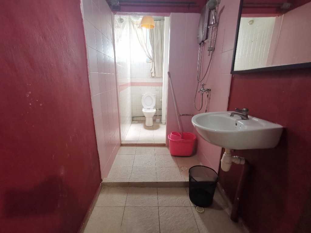 Room for rent / SOMERSET / Classic Queen Room / 1 - 2 pax stay / Available Nov 19 - Somerset 索美塞 - 分租房间 - Homates 新加坡